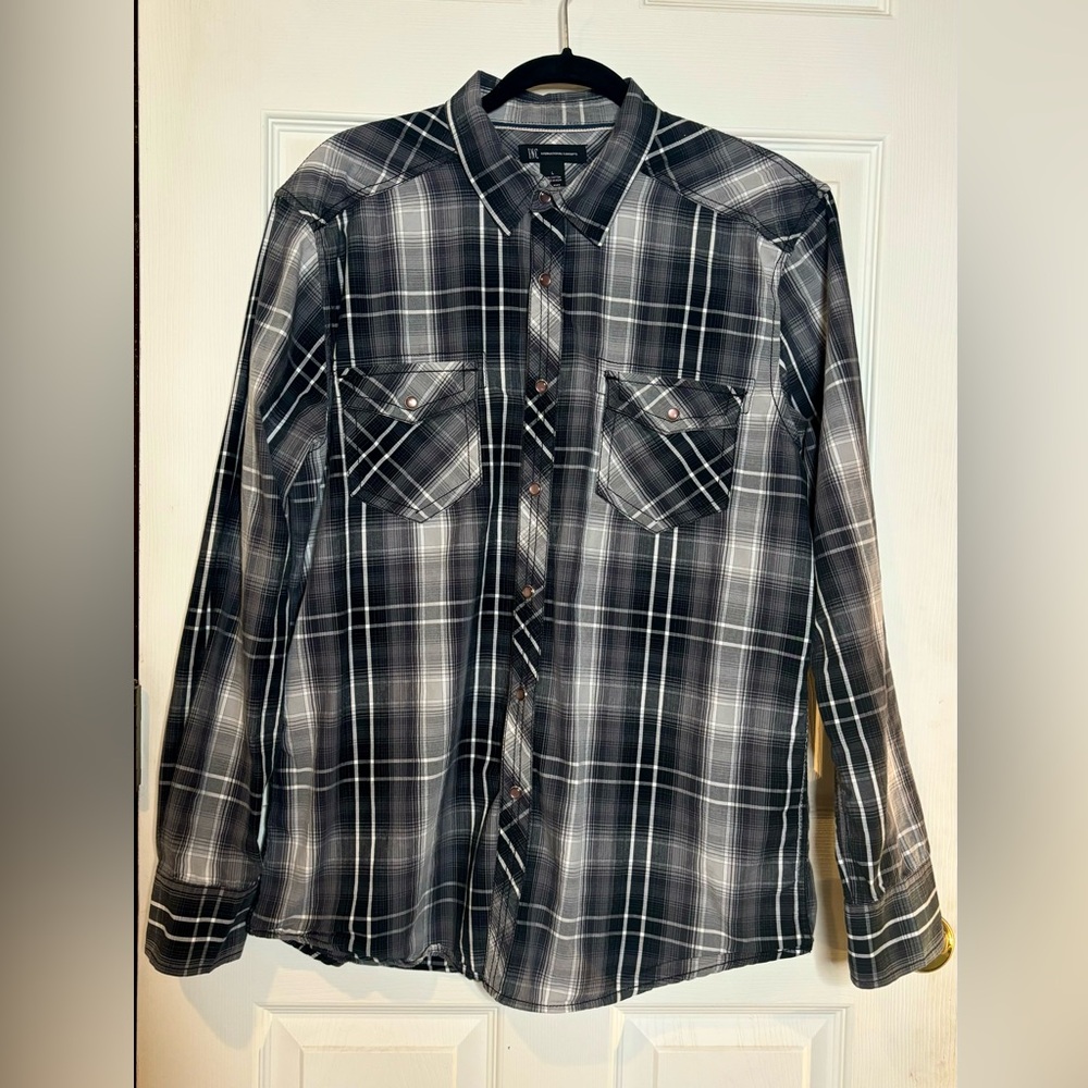 Men’s cotton long sleeve casual/dress shirt with pockets